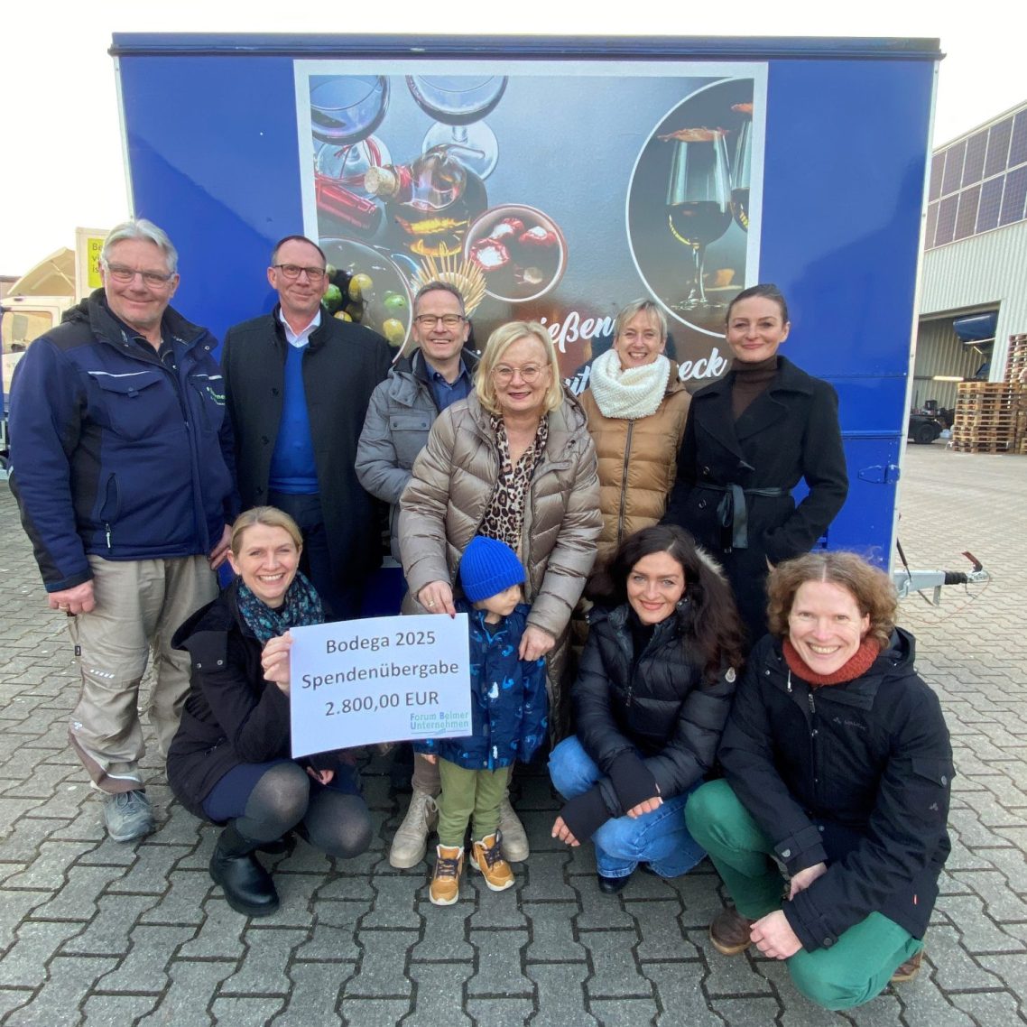 oben vlnr: Norbert Tscherner, Holger Stroop, Ewald Niemann-Meinberg, Silke Tscherner, Andrea Menke, Melanie Werremeyer unten vlnr: Nadine Nuxoll, Luca, Annelie Marx-Wuwer und Anne Biemann